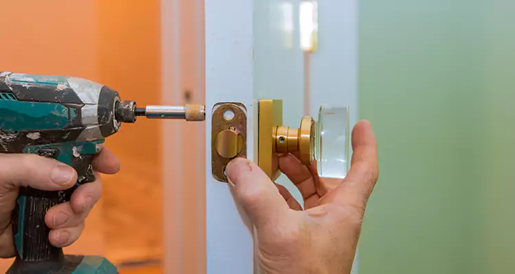 Broken Door Knob Fix in Richmond, CA